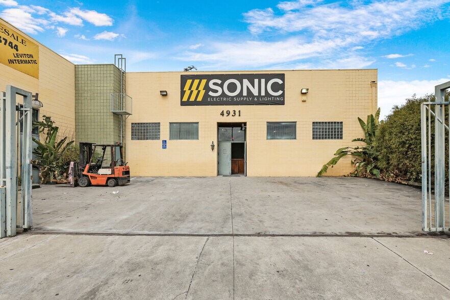 More Photos Of 4931 Venice Blvd, Los Angeles Storefront For Lease