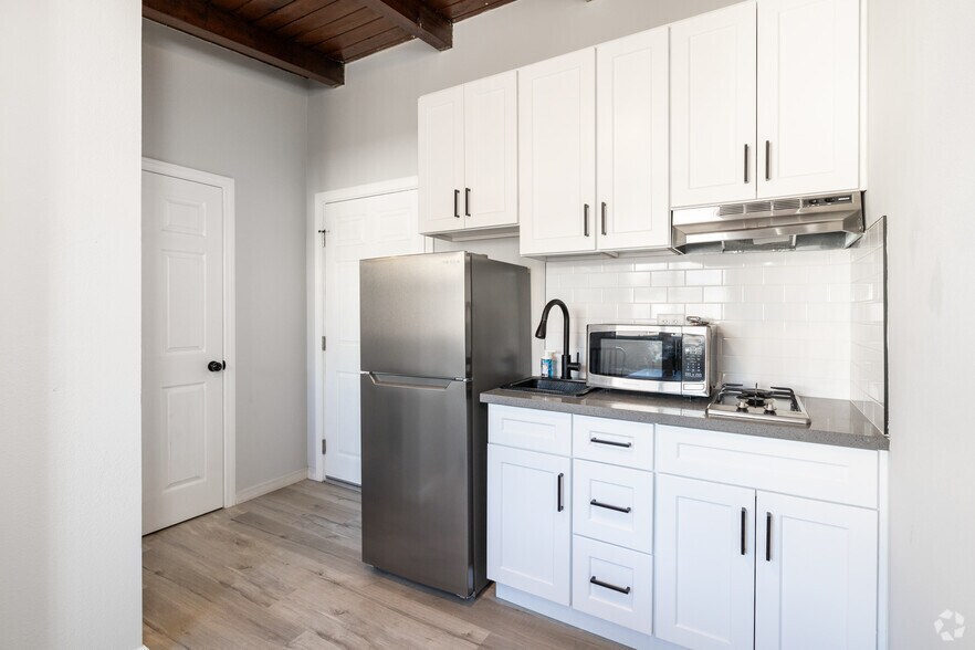 More Photos Of 1864 Cordova St, Los Angeles Apartments For Sale