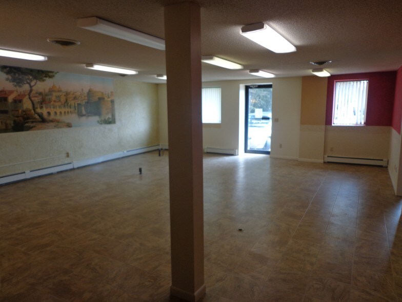 More Photos Of 25 Red River Ave N, Cold Spring Coworking Space