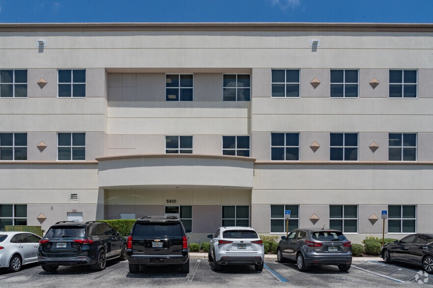 More Photos Of 5901 Colonial Dr, Margate Medical For Lease