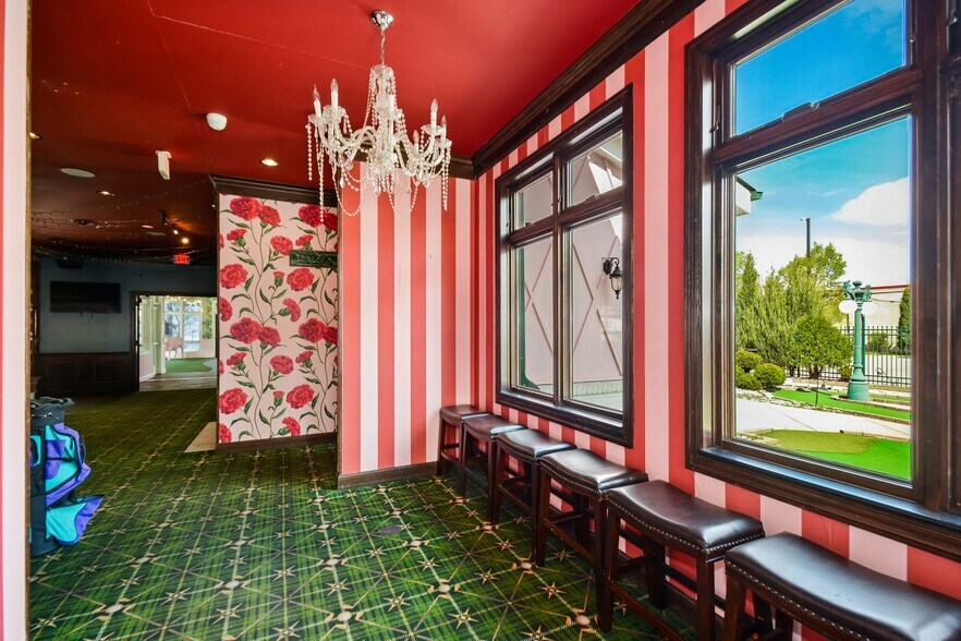 More Photos Of 2501 & 2519 Marshall St NE, Minneapolis Restaurant For Sale