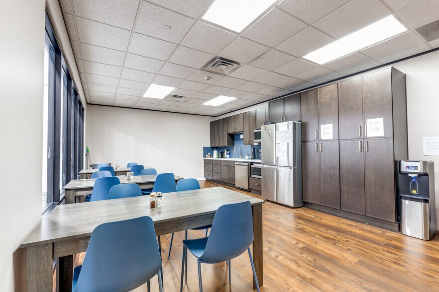 More Photos Of 4323 Greenbriar Dr, Stafford Showroom For Sale