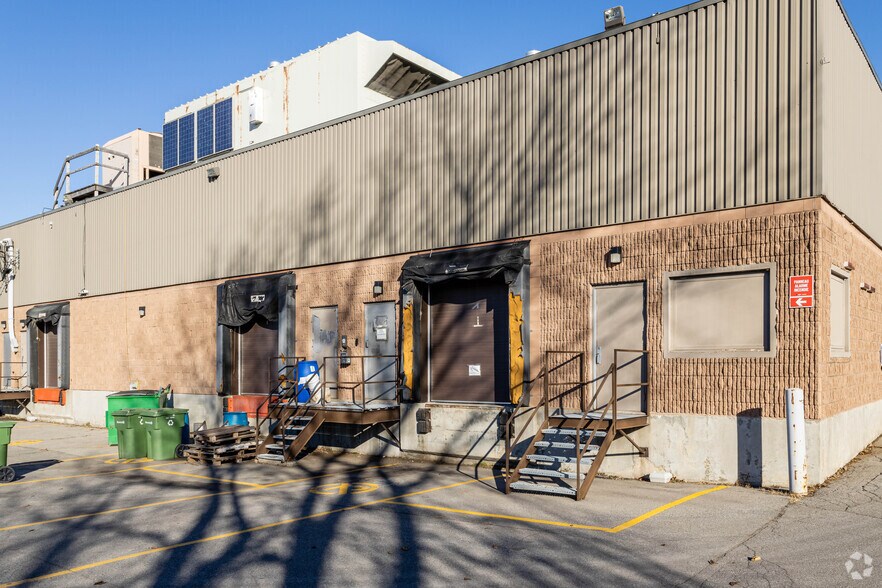 More Photos Of 620-630 Rue Mccaffrey, Saint-Laurent Warehouse For Sale
