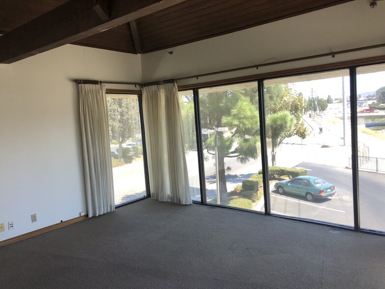 More Photos Of 40 W Easy St, Simi Valley Office For Lease