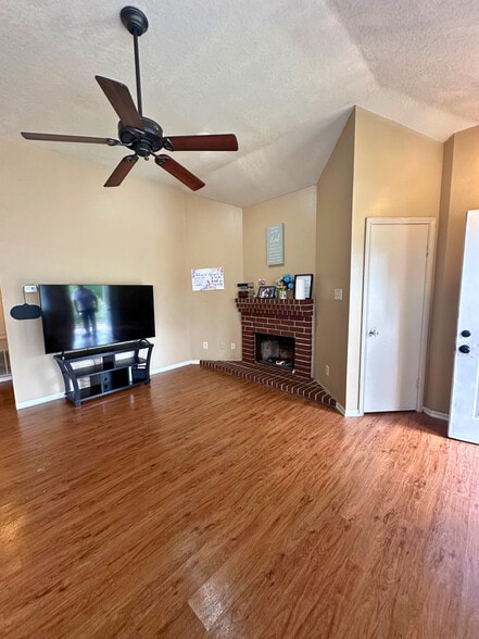 More Photos Of 7120 Cole Creek Dr, Houston Apartments For Sale