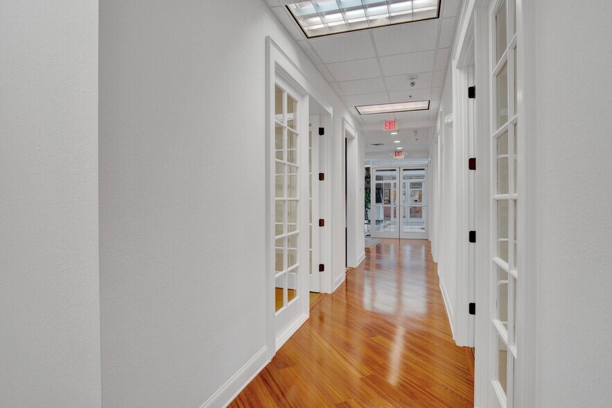 More Photos Of 6200 Metrowest Blvd, Orlando Coworking Space