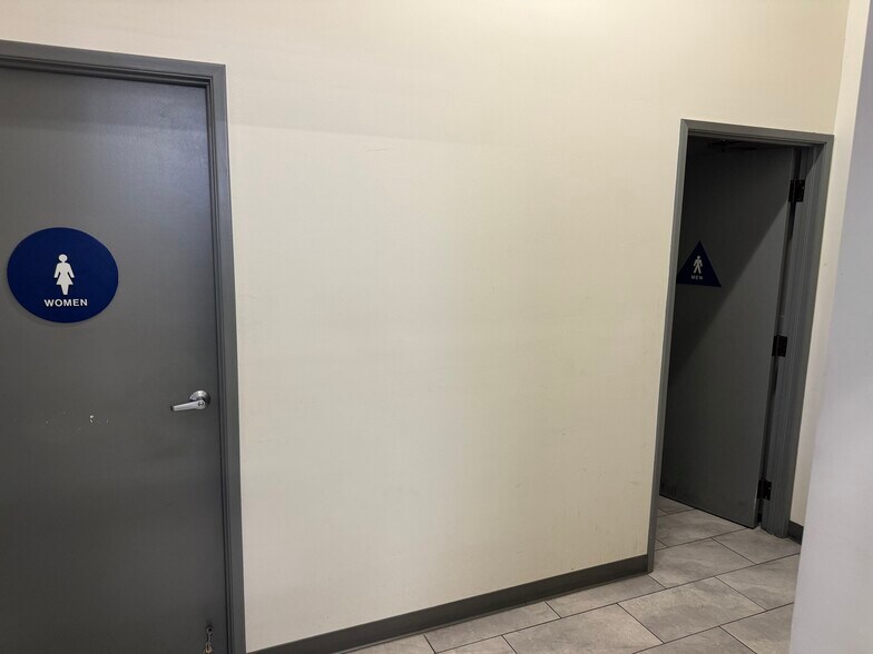 More Photos Of 1801 Piner Rd, Santa Rosa Showroom For Sale