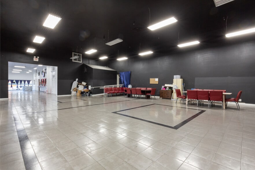 More Photos Of 505 S Main St, Santa Ana Storefront For Sale