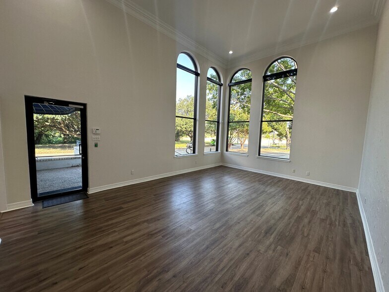 More Photos Of 320 Purcey St, Fort Worth Office For Sale