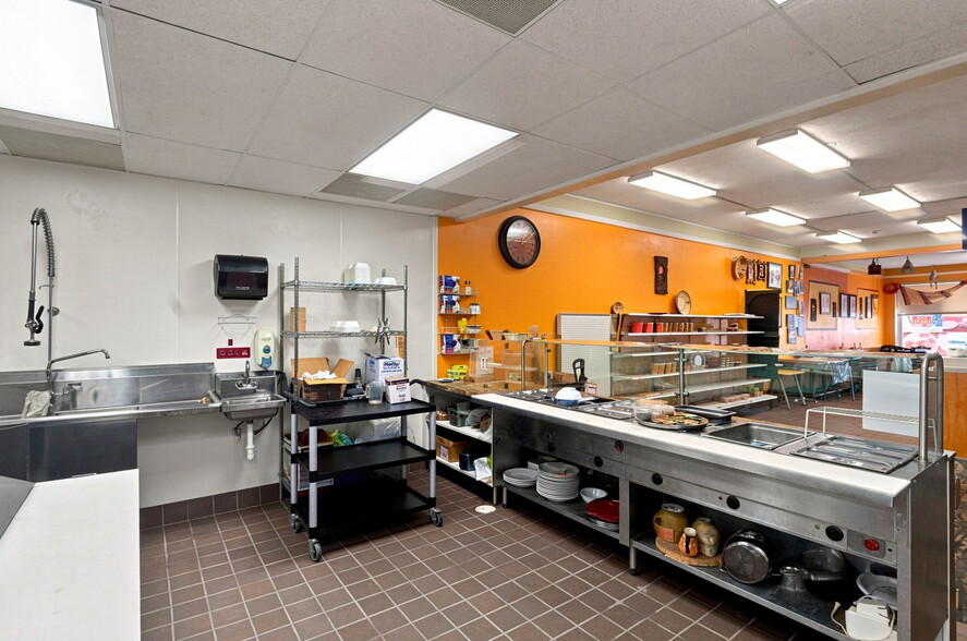 More Photos Of 3749 Cedar Ave S, Minneapolis Restaurant For Lease