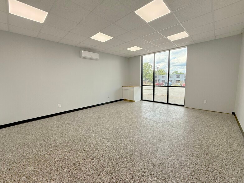 More Photos Of 423 Westover Dr, Columbia Industrial For Lease