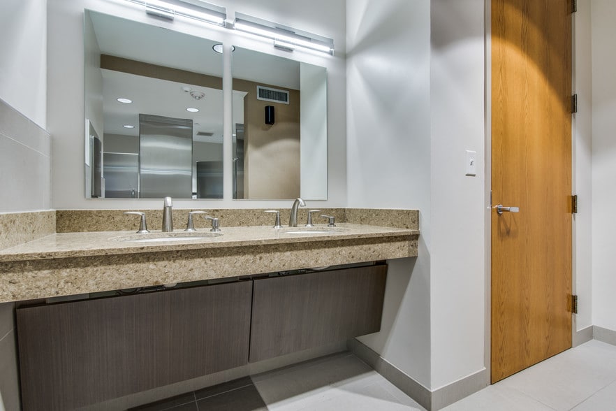 More Photos Of 1425 Greenway Dr, Irving Office For Lease