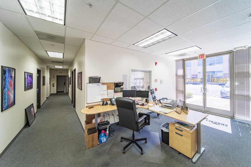 More Photos Of 7555 N San Fernando Rd, Burbank Manufacturing For Lease