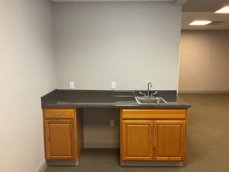 More Photos Of 930 Thomasville Rd, Tallahassee Office For Lease