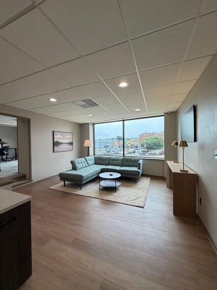 More Photos Of 104 E Main St, Johnson City Office For Lease