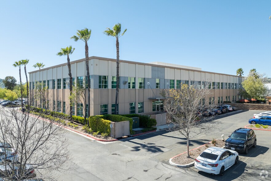 More Photos Of 27240 W Turnberry Ln, Valencia Office For Sale