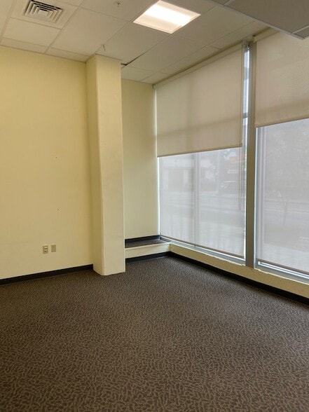 More Photos Of 323 Garfield St S, Parkland Apartments For Lease