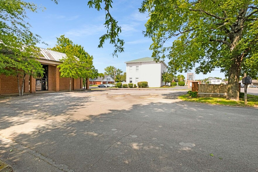 More Photos Of 802 S Church St, Murfreesboro Industrial For Lease
