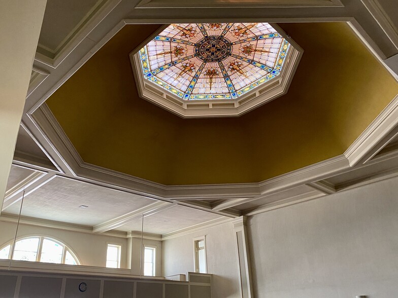 More Photos Of 212 N College Ave, Clarksville Religious Facility For Sale