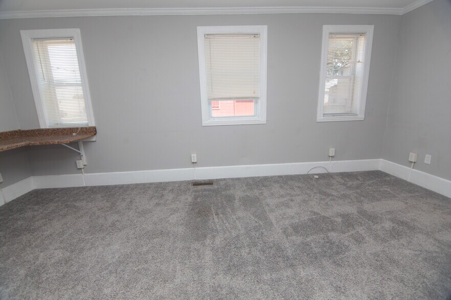 More Photos Of 124 3rd Ave W, Milan Office For Lease