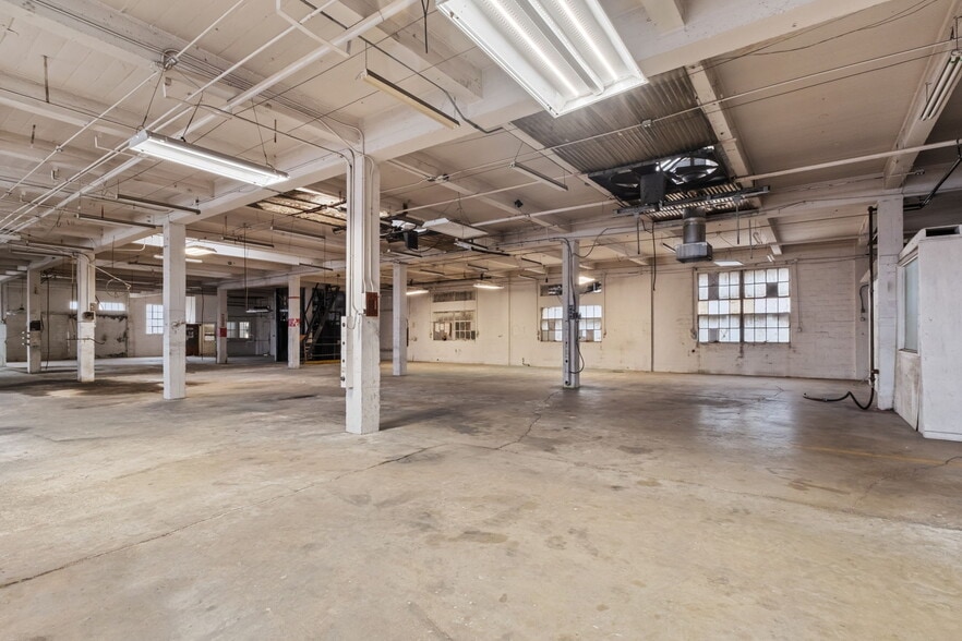 More Photos Of 135 E Cevallos St, San Antonio Manufacturing For Lease