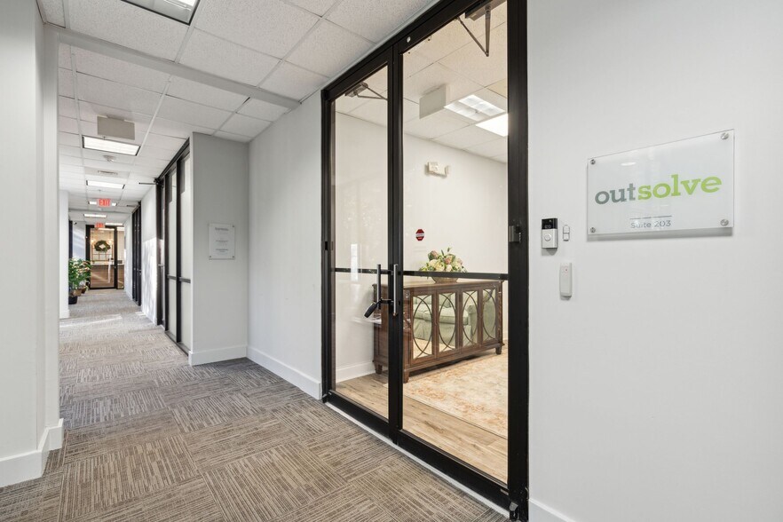 More Photos Of 710 Johnnie Dodds Blvd, Mount Pleasant Medical For Lease