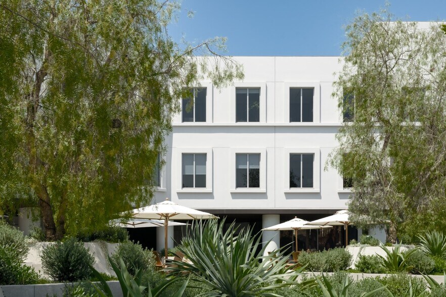 More Photos Of 11911 San Vicente Blvd, Los Angeles Office For Lease