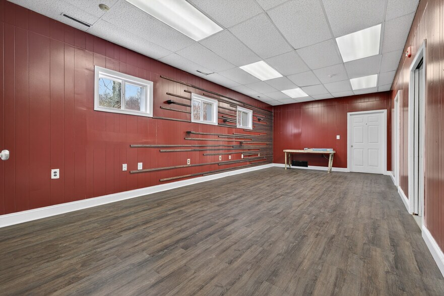 More Photos Of 300 Taugwonk Rd, Stonington Warehouse For Lease