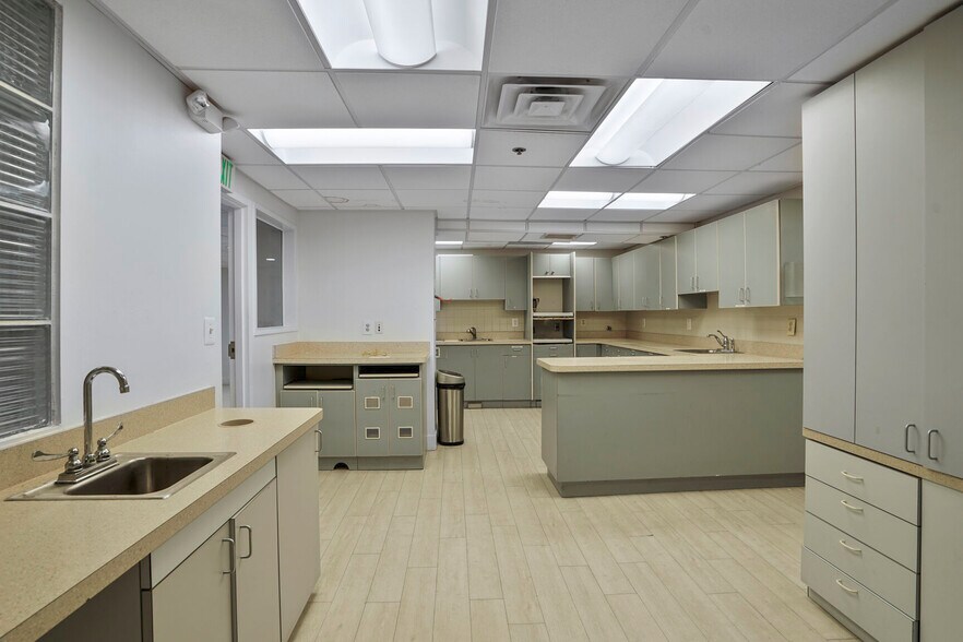 More Photos Of 3 Washington Cir NW, Washington Office For Sale