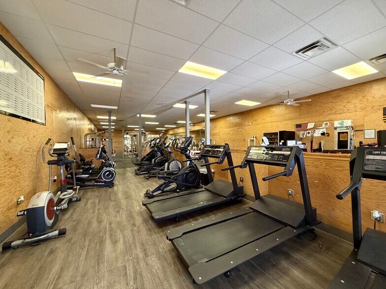 More Photos Of 213 W Hobsonway, Blythe Office Residential For Sale