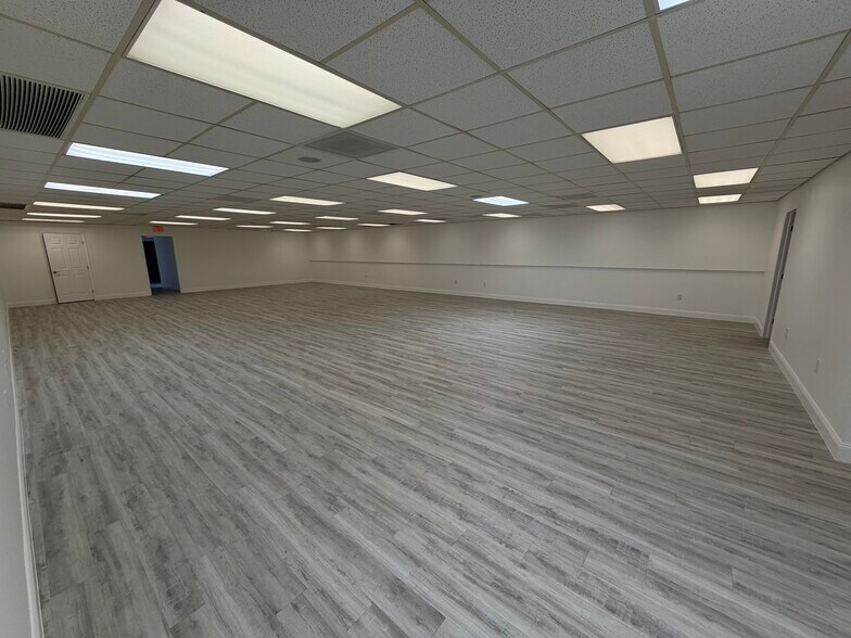 More Photos Of 1288 N Tamiami Trl, North Fort Myers Office For Sale