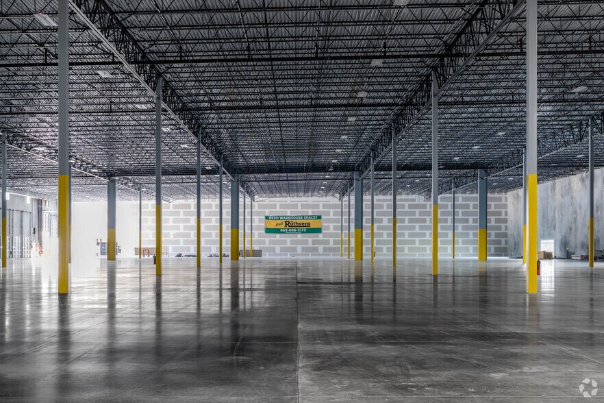 More Photos Of 3900 County Line Road, Lakeland Distribution For Lease