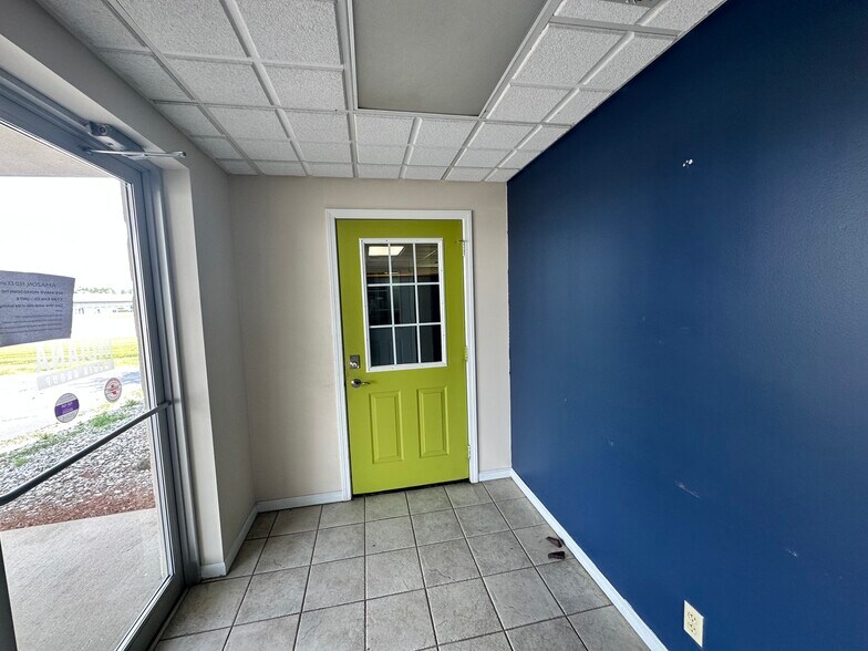 More Photos Of 1255 Erie Ct, Crown Point Light Distribution For Lease