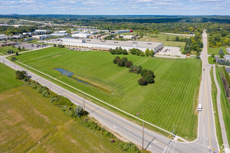 More Photos Of 55500 Grand River Ave, New Hudson Distribution For Lease