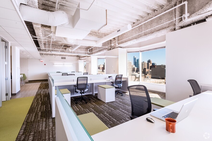 More Photos Of 425 S Financial Pl, Chicago Office For Lease