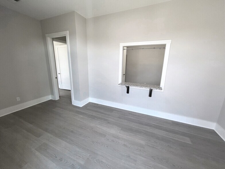 More Photos Of 140 E Professional Park Ct, Bowling Green Office For Sale