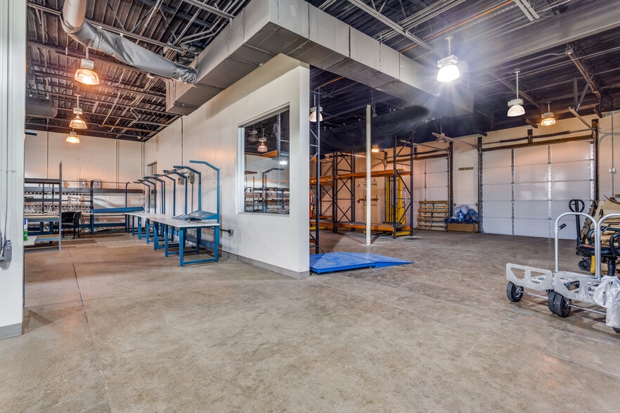 More Photos Of 1910 Pendleton Dr, Garland Flex For Lease