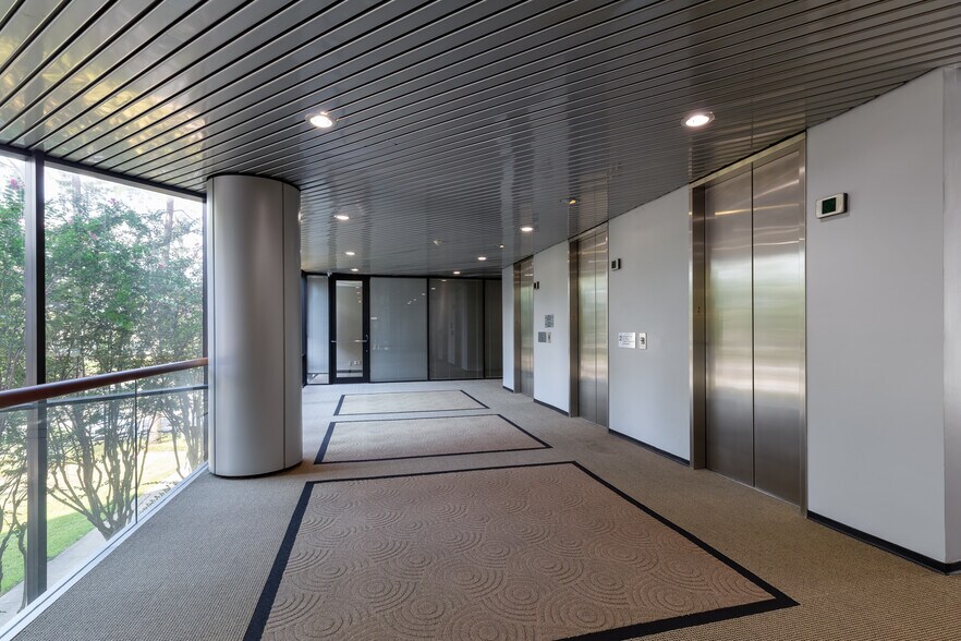 More Photos Of 14550 Torrey Chase Blvd, Houston Office For Lease