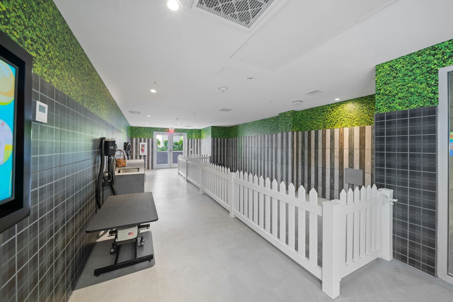 More Photos Of 585 Anton Blvd, Costa Mesa Apartments For Lease