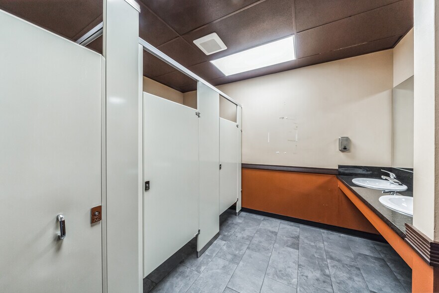 More Photos Of 4405 S US Highway 1, Fort Pierce Auto Dealership For Lease