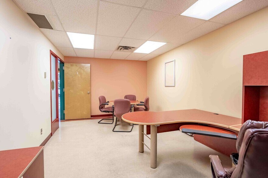 More Photos Of 29 Main St E, Chelmsford Office For Sale