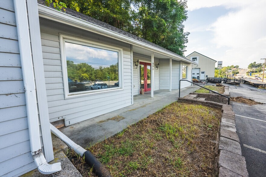 More Photos Of 690 N Franklin St, Christiansburg Office For Sale
