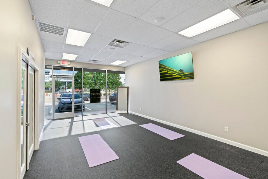 More Photos Of 928 N Eldridge Pky, Houston Freestanding For Lease