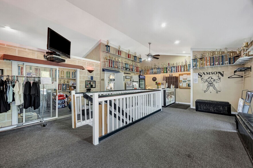 More Photos Of 1188 Pyramid Hill Blvd, Hamilton Flex For Sale