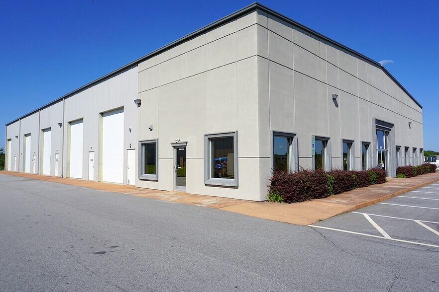 More Photos Of 200 Overhill Dr, Mooresville Light Manufacturing For Lease