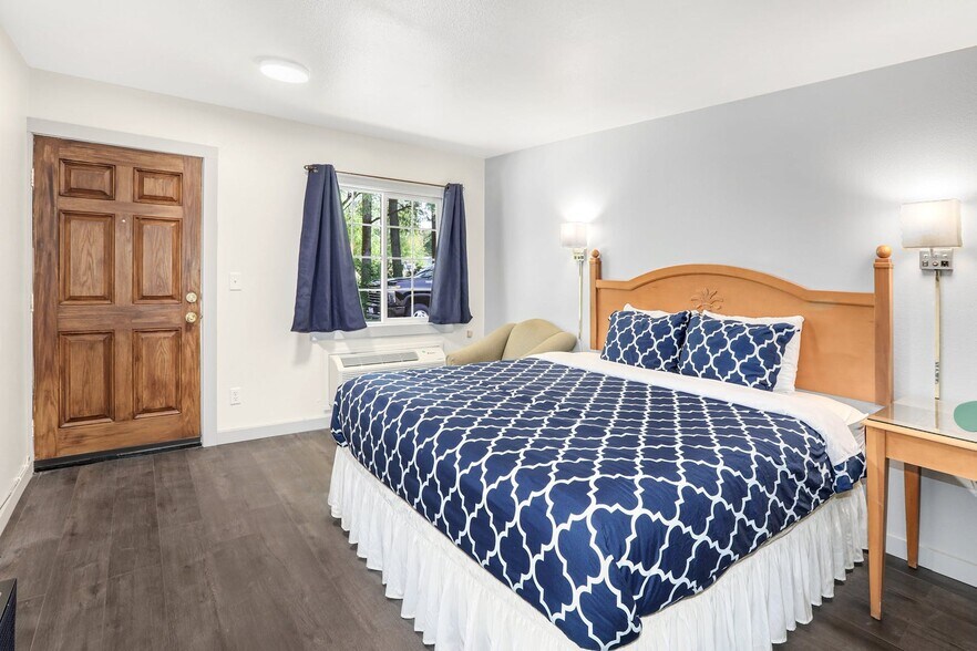 More Photos Of 44618 State Route 20, Concrete Hotel For Sale