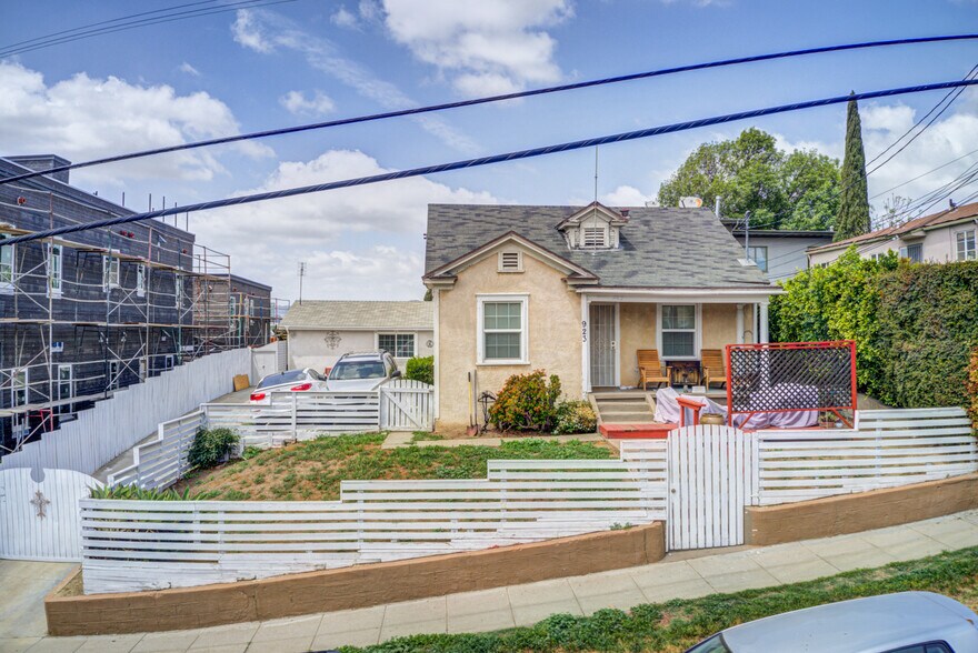 More Photos Of 921 Manzanita St, Los Angeles Apartments For Sale