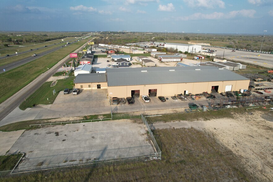 More Photos Of 19940 I-37, Elmendorf Warehouse For Lease