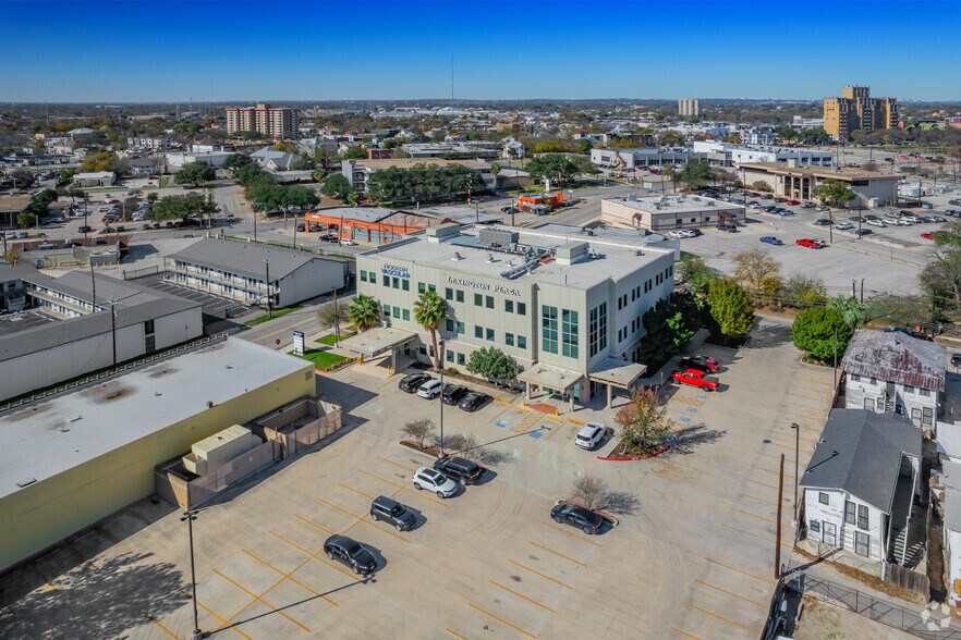 More Photos Of 718 Lexington Ave, San Antonio Medical For Lease
