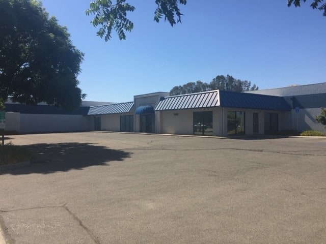 More Photos Of 5645 E Clinton Ave, Fresno Manufacturing For Lease